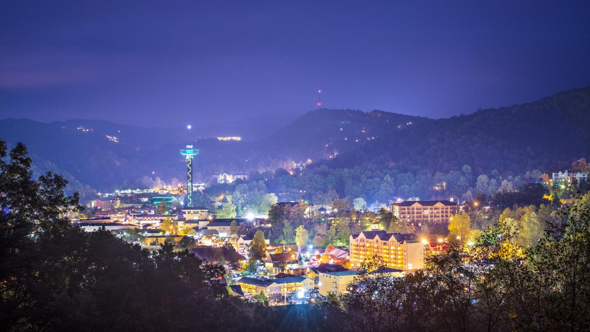 Mountain Eden, Hot Tub, Resort Pool, Wifi, 1089 Free Tickets Each Paid Day, Dollywood And More แกตลิงเบิร์ก ภายนอก รูปภาพ