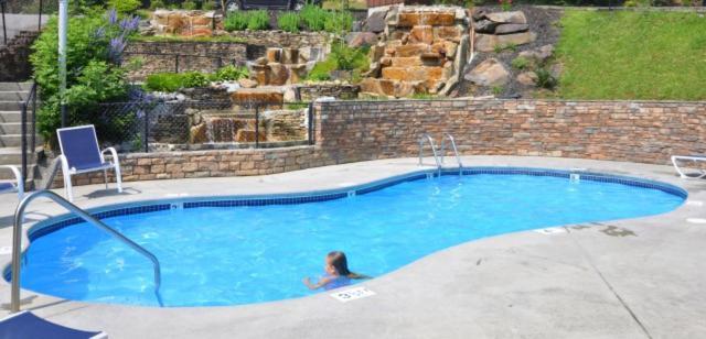 Mountain Eden, Hot Tub, Resort Pool, Wifi, 1089 Free Tickets Each Paid Day, Dollywood And More แกตลิงเบิร์ก ภายนอก รูปภาพ